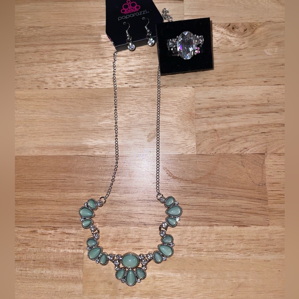 NWT Paparazzi necklace and ring